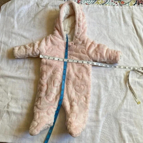 Super Soft and Cute baby girl snowsuit size 0-3M - Picture 2 of 3